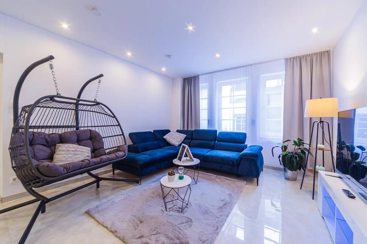 Ferienwohnung Lit Living: Luxury - Box Spring - Zwischen Ma Und Hd - Netflix - 8 Personen Ladenburg 0*,  Deutschland